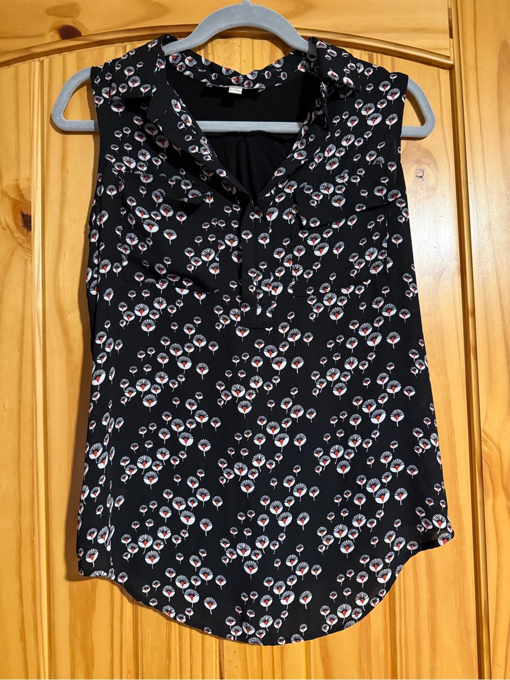 LOFT Black Sleeveless Floral Collared Camisole with White and Red Accents